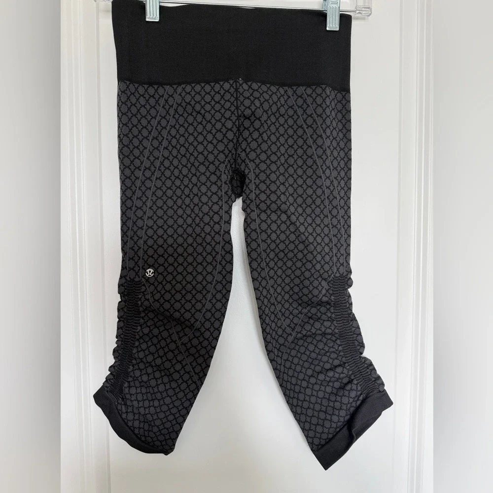 Lululemon Align Black Gray Geometric Print Ruched Crop Leggings Women's Size 4‎